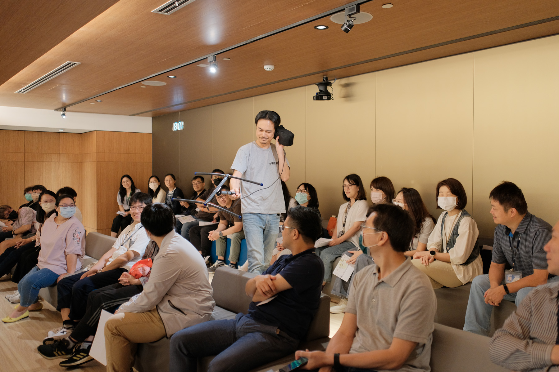 Dr. Sun demonstrated how to use the tracker